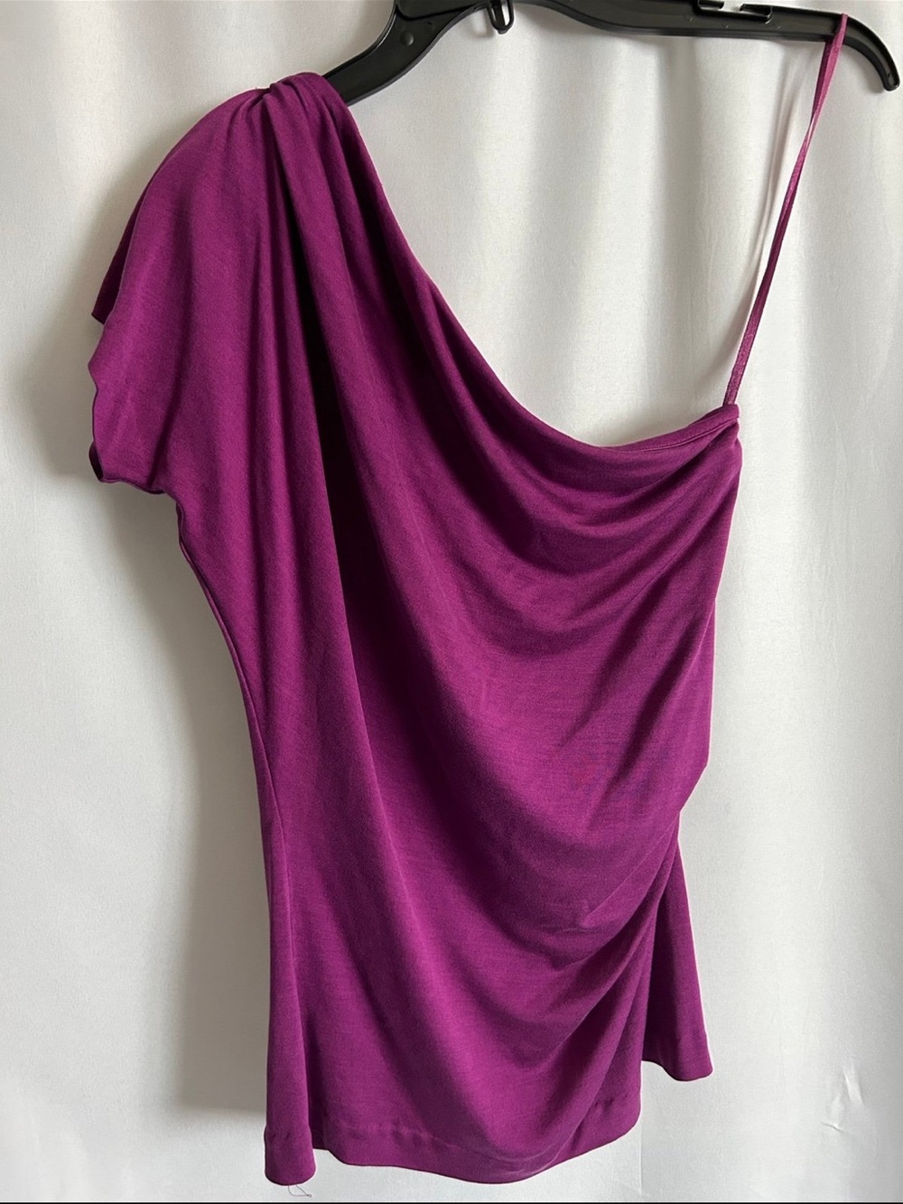 LN Diane Von Furstenberg Magenta One-Shoulder Silk Blend Draped Top
